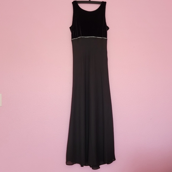 HARLOW BLACK  MAXI DRESS/ SIZE 12. - Picture 1 of 10